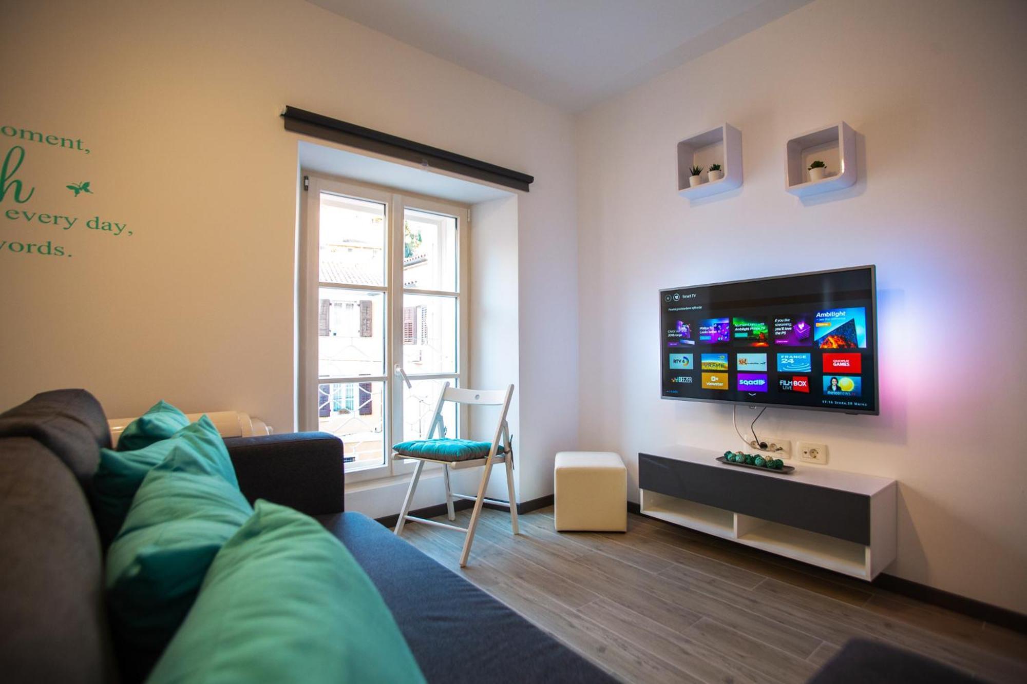 Azzurro Apartment פיראן מראה חיצוני תמונה