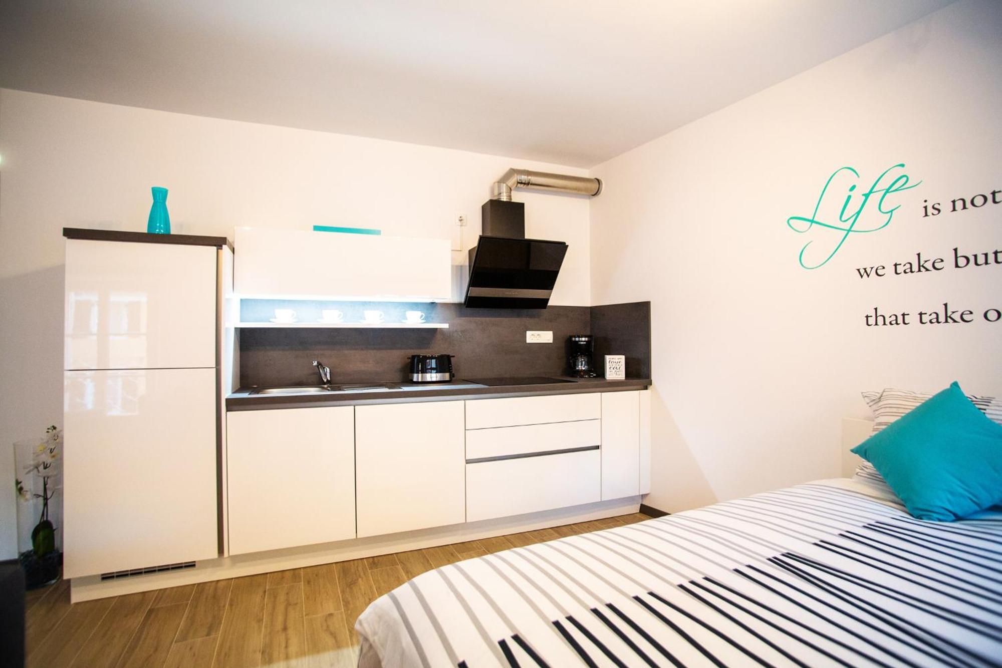 Azzurro Apartment פיראן מראה חיצוני תמונה