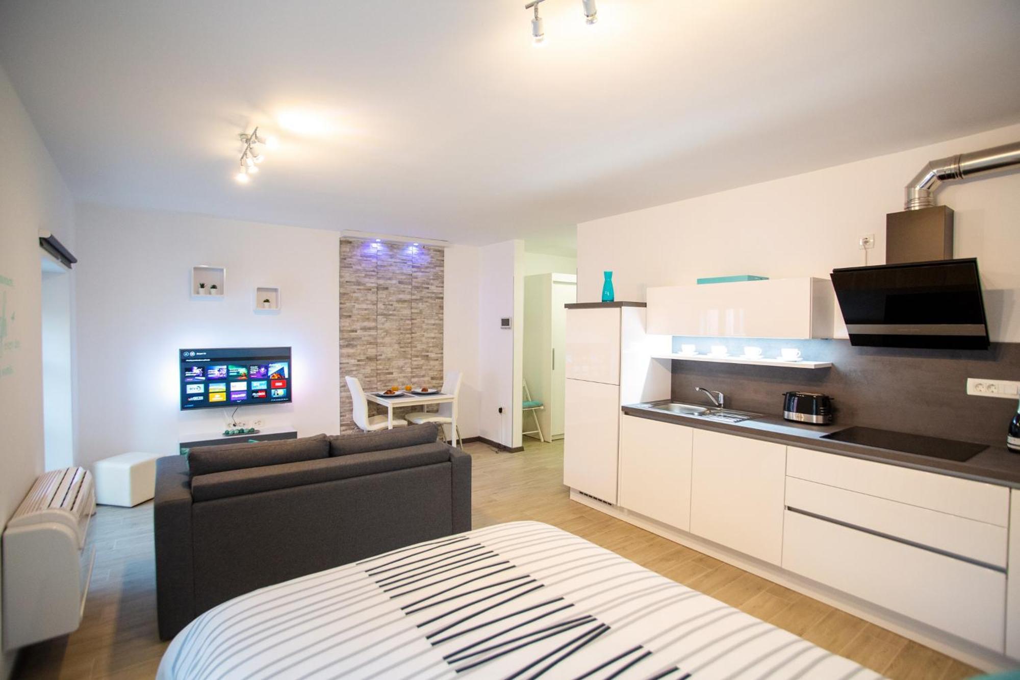 Azzurro Apartment פיראן מראה חיצוני תמונה