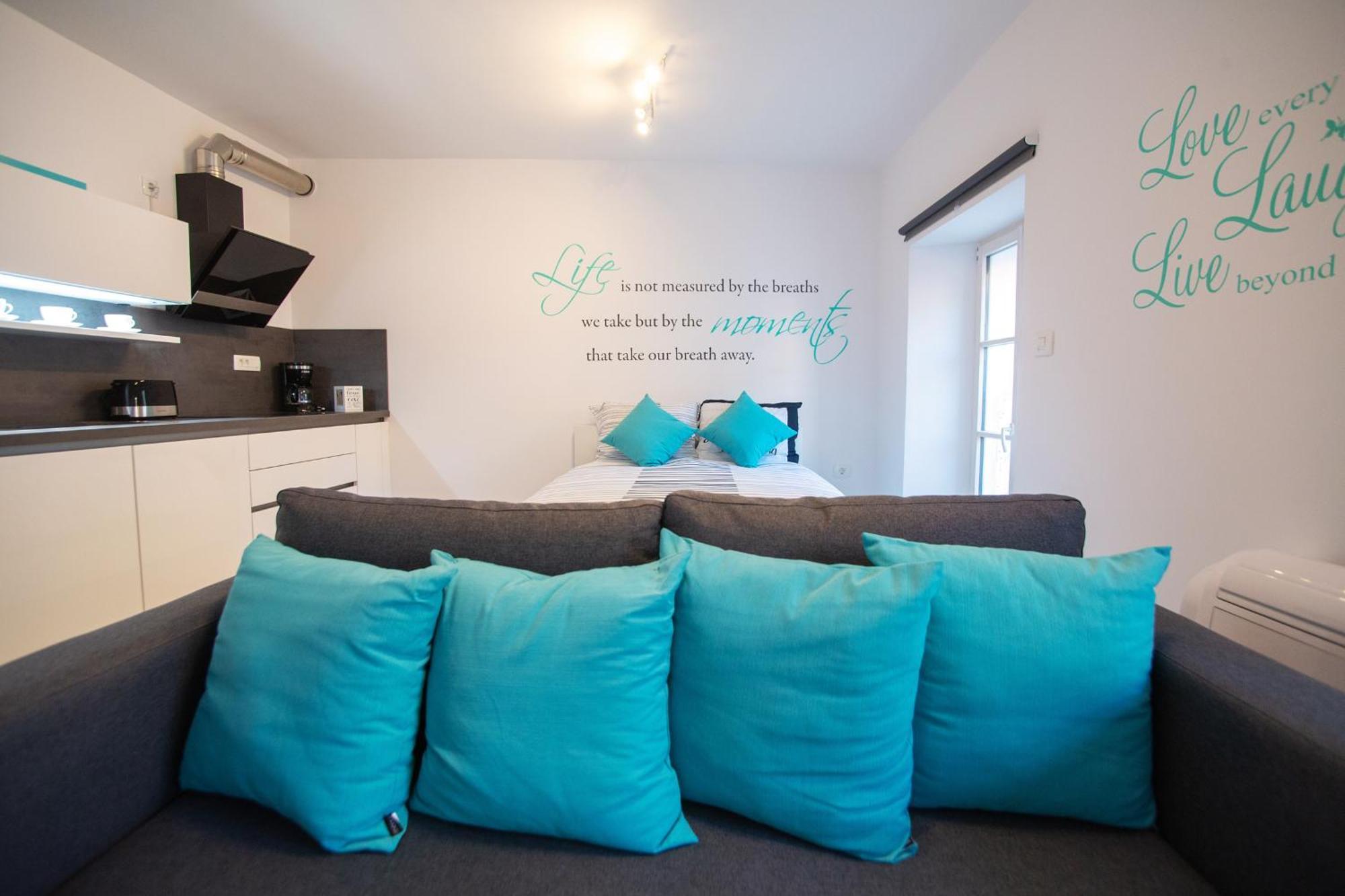 Azzurro Apartment פיראן מראה חיצוני תמונה