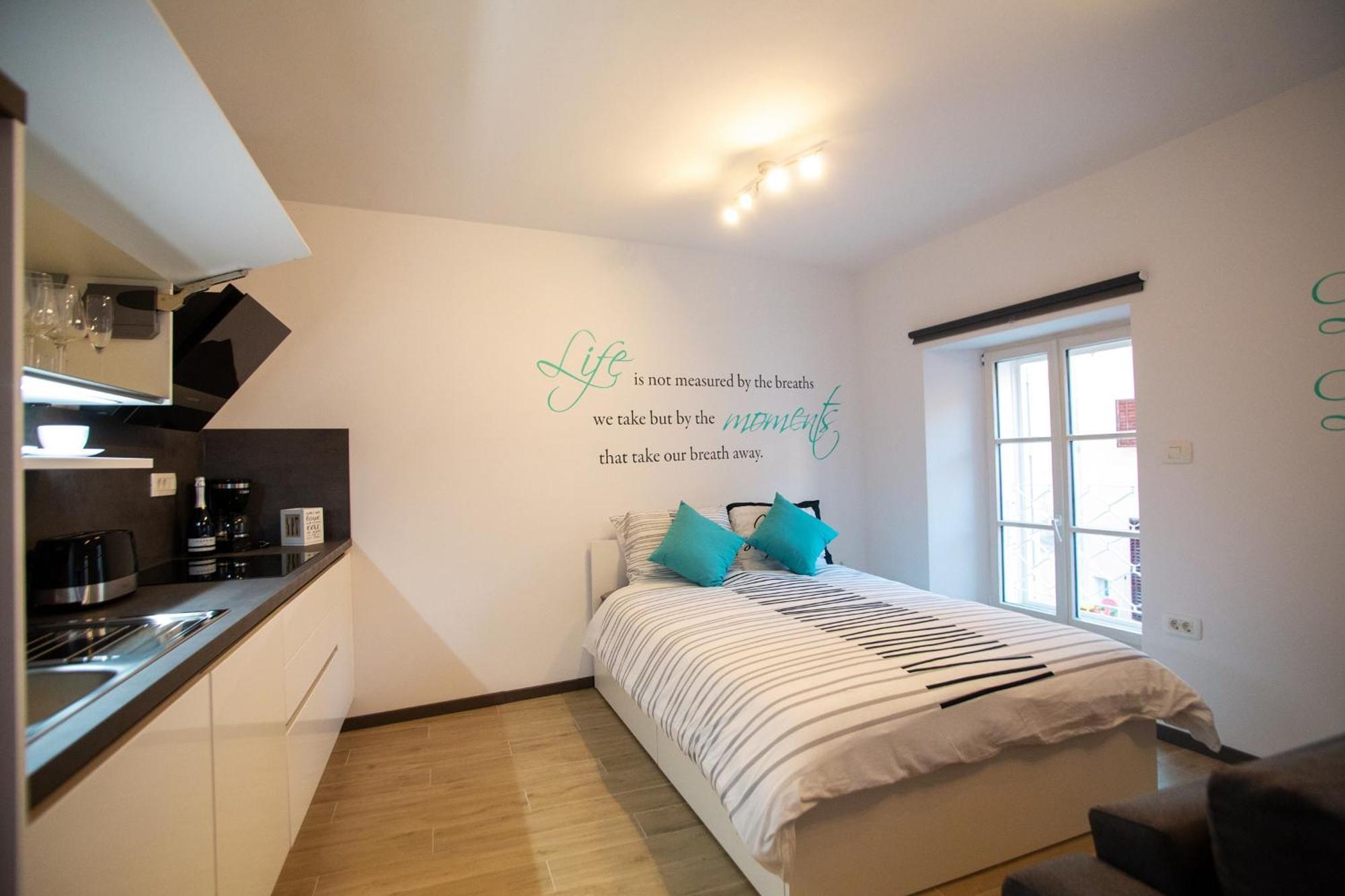 Azzurro Apartment פיראן מראה חיצוני תמונה